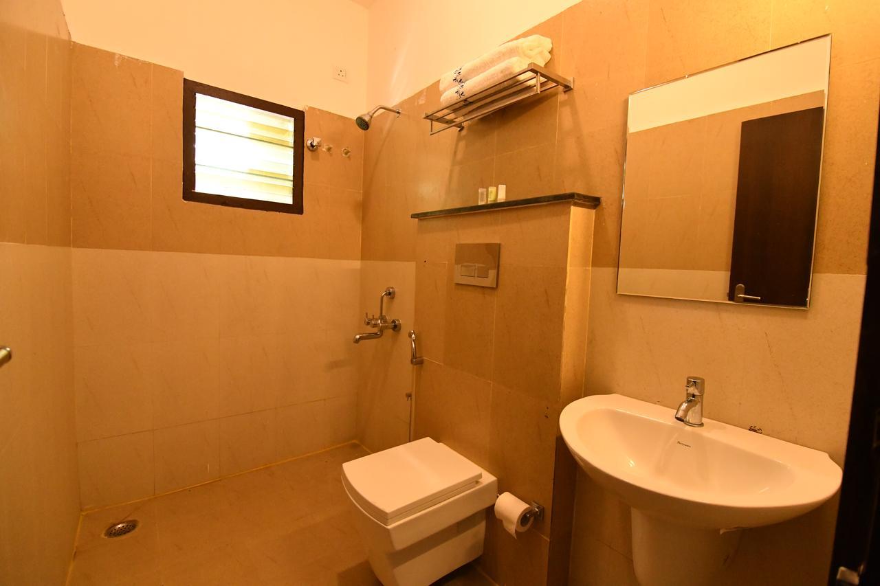 Lake View Hotel Madurai Extérieur photo