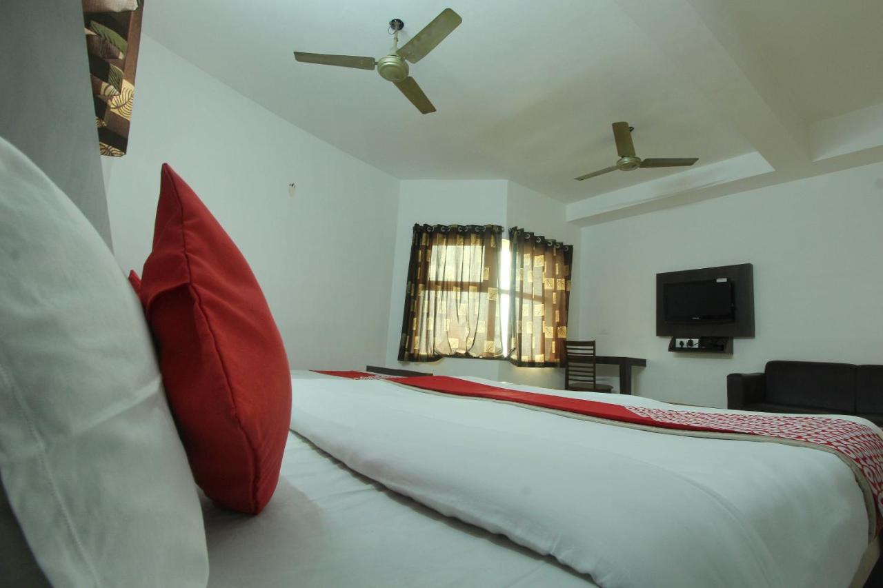 Lake View Hotel Madurai Extérieur photo